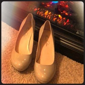 Marc Fisher tan pumps